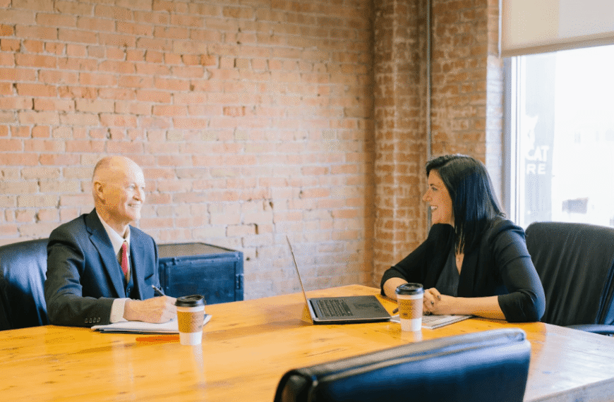 5 Key Questions to Ask Before Hiring a Corporate Lawyer