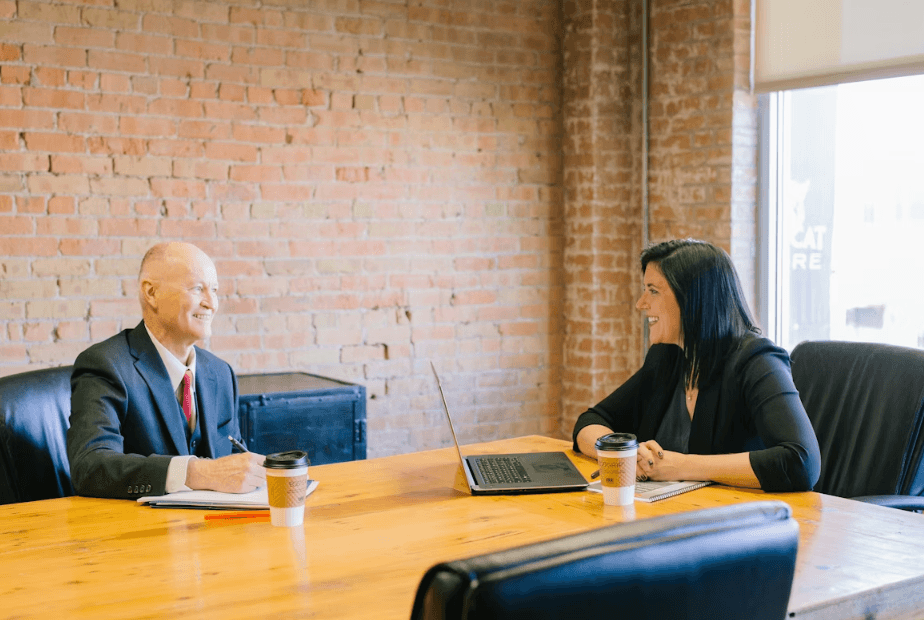 5 Key Questions to Ask Before Hiring a Corporate Lawyer